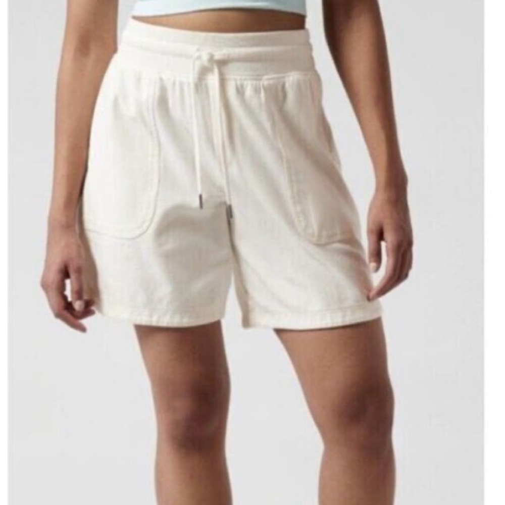New with tags Athleta white shorts size XL